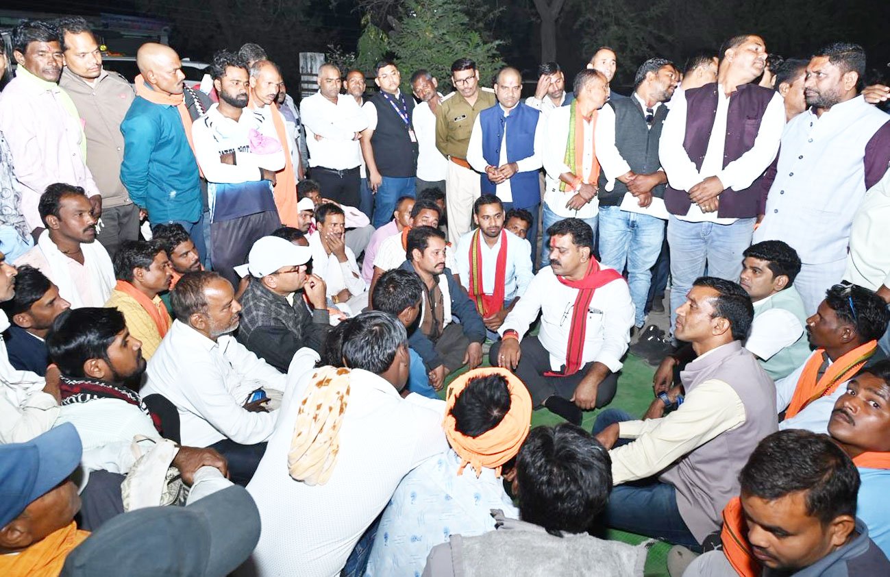 किसानों की शिकायत पर उपमुख्यमंत्री ने ग्राम कुरूवा के पटवारी को तत्काल निलंबित करने के दिए निर्देश