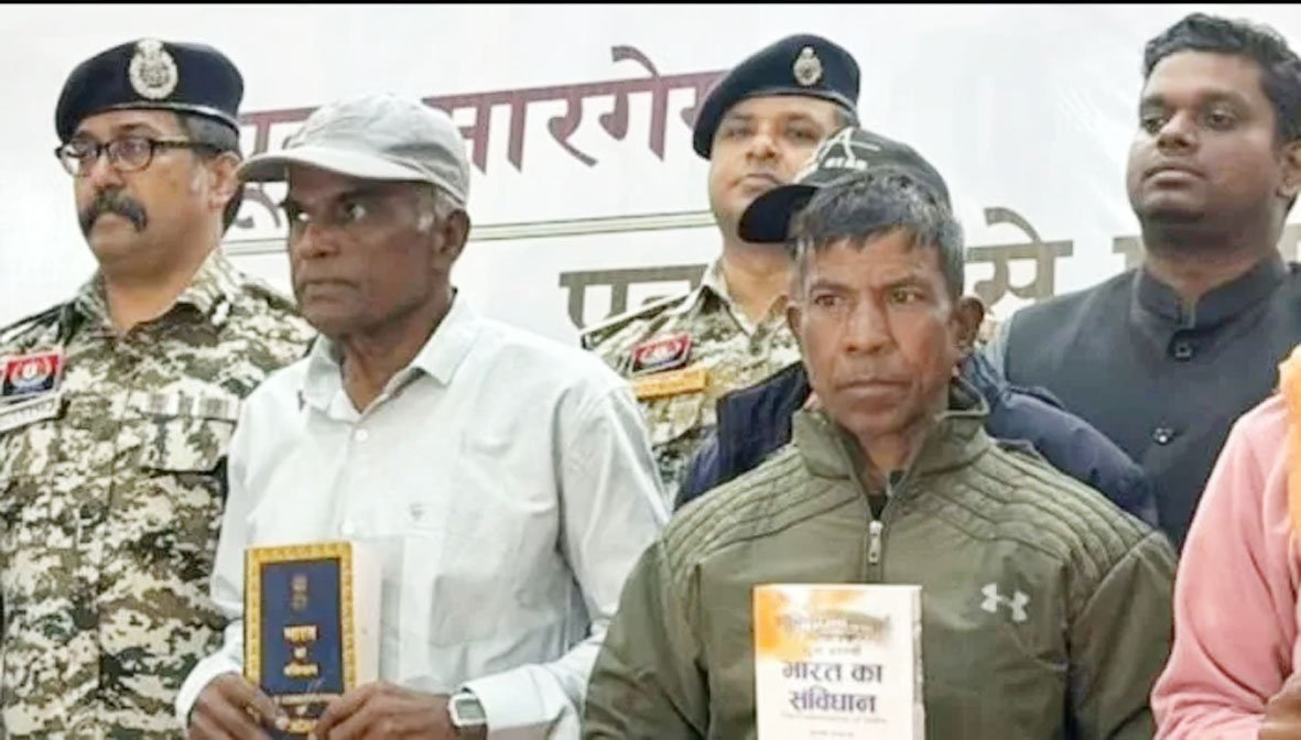 बस्तर में शांति और विकास की नई दिशा : 65 लाख के इनामी 10 माओवादी आत्मसमर्पण कर मुख्यधारा में लौटे