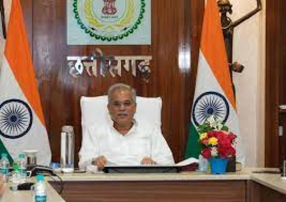 मुख्यमंत्री भूपेश बघेल ने किसानों को 22.78 करोड़ रूपए की भू-अर्जन मुआवजा राशि का किया वितरण