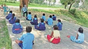 मोहल्ला क्लास के दौरान सांप के काटने से एक छात्रा की मौत 