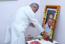 मुख्यमंत्री भूपेश बघेल ने शहीद महेंद्र कर्मा की जयंती पर दी श्रद्धांजलि