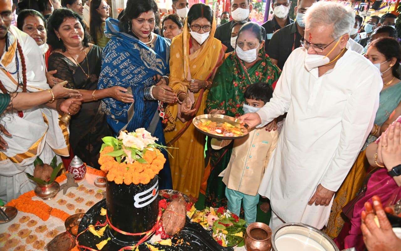 तीजा-पोरा पर मुख्यमंत्री भूपेश बघेल ने समूह की महिला-बहनों को दी बड़ी सौगात