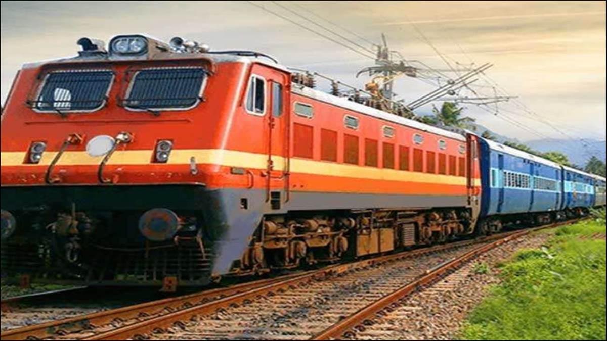  रेलवे ने यात्रियों की सुविधा के लिए 30 ट्रेनों में एक्स्ट्रा कोच लगाने का लिया निर्णय 
