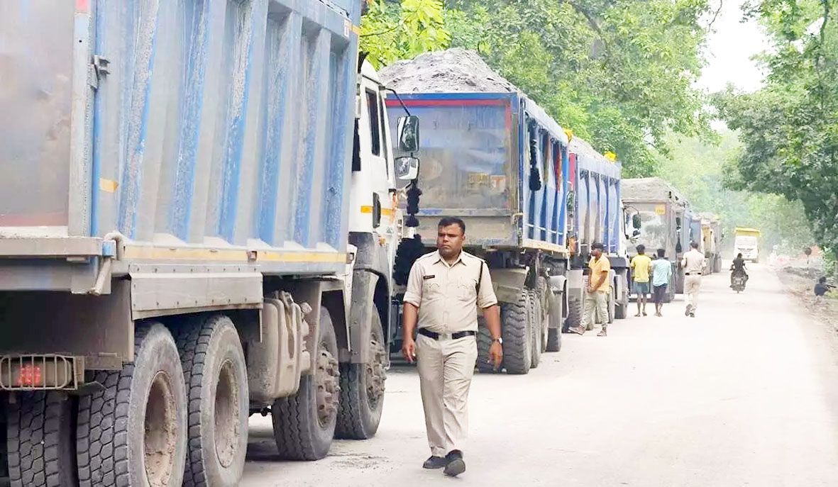 RTO की कार्रवाई, ओव्हरलोड 10 वाहनों पर लगाया जुर्माना 