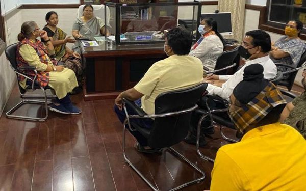  मंत्री अनिला भेंड़िया ने तीजा-पोरा तिहार की तैयारियों के लिए ली बैठक