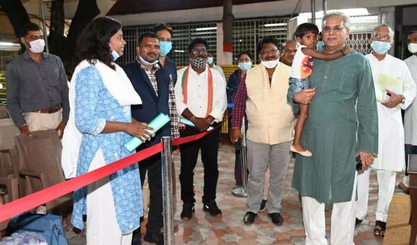  मुख्यमंत्री भूपेश बघेल से जनपद पंचायत बगीचा के पदाधिकारियों ने की मुलाकात