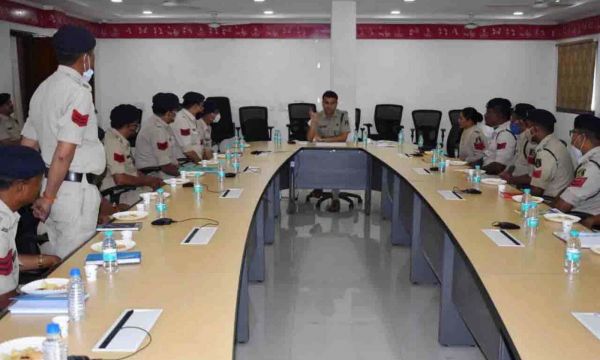 रायपुर एसपी ने ली प्रधान आरक्षकों की बैठक दिए ये निर्देश 
