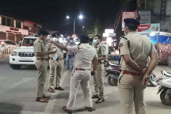 पुलिस अधीक्षक महोदय द्वारा व्यस्तम स्थानों एवं क्षेत्रों का लगातार किया जा रहा है भ्रमण