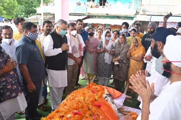 छत्तीसगढ़ के पूर्व मंत्री रजिंदरपाल सिंह भाटिया की पार्थिव देह पंचतत्व में विलीन