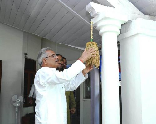  मुख्यमंत्री ने धनतेरस पर धान की झालर बांधने की रस्म की पूरी
