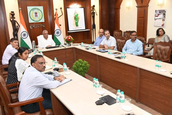 मुख्यमंत्री भूपेश बघेल की अध्यक्षता में विकास योजनाओं के क्रियान्वयन की समीक्षा बैठक