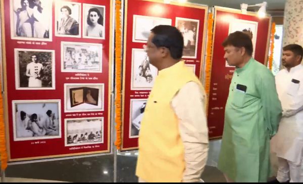  LIVE VIDEO : खाद्य मंत्री अमरजीत भगत ने सरदार वल्लभ भाई पटेल पर केंद्रित छायाचित्र प्रदर्शनी का किया उद्घाटन