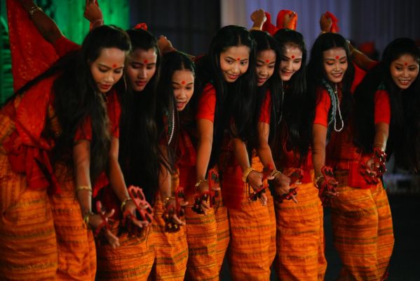  लोक कलाकार असम के बागदोई शीखला नृत्य 