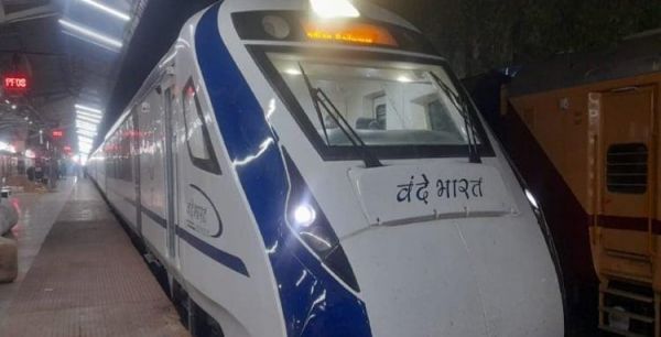 छत्तीसगढ़ पहुंची वंदे भारत ट्रेन,11 दिसंबर को PM नागपुर से दिखाएंगे हरी झंडी