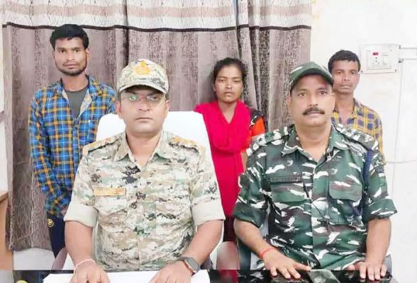 एक महिला समेत 3 नक्सलियों ने किया आत्मसमर्पण