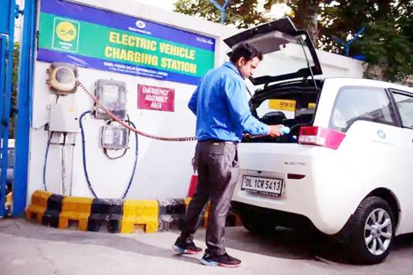 रायपुर शहर के 10 स्थानों में बनाएगा EV चार्जिंग स्टेशन