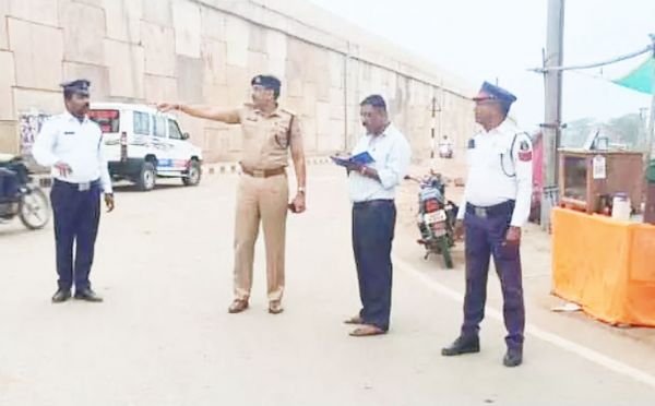 यातायात पुलिस ने मुजगहन ओवरब्रिज का NHAI के साथ किया निरीक्षण
