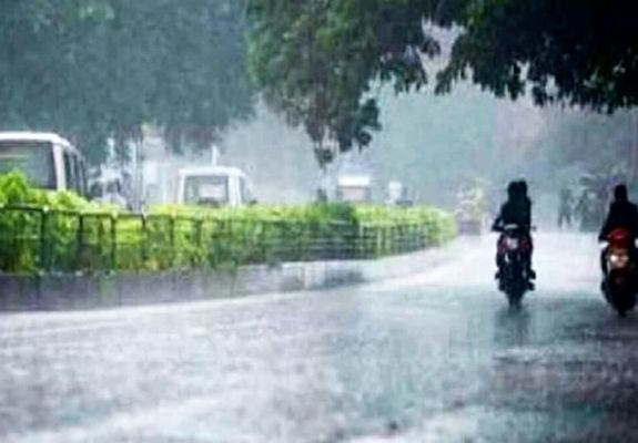 राजधानी रायपुर में मौसम ने बदली करवट, तेज़ बारिश शुरू