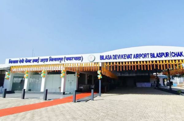 बिलासा देवी एयरपोर्ट में हवाई सेवा ठप, आंदोलन तेज करने की चेतावनी