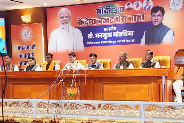 केंद्रीय मंत्री मनसुख मांडविया ने रायपुर में ली प्रेस वार्ता