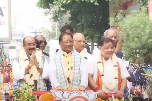 जयस्तम्भ चौक से CM विष्णुदेव साय का रोड शो शुरू