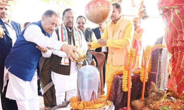 CM विष्णुदेव साय ने तपेश्वर महादेव के दर्शन किए