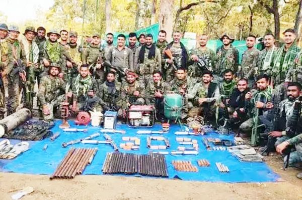 पहाड़ में नक्सलियों ने डंप किया था बारूद, 21 IED बम मिले