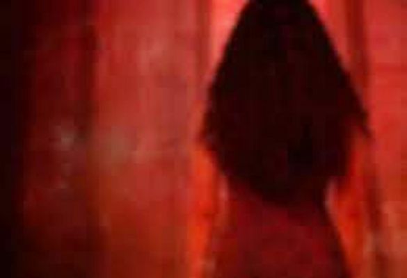 हेड मास्टर ने महिला वशरूम में छिपाकर रखता था मोबाइल कैमरा