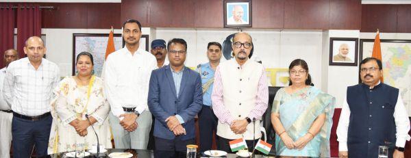 राजभवन के अधिकारियों को स्थानांतरण पर दी गई बिदाई