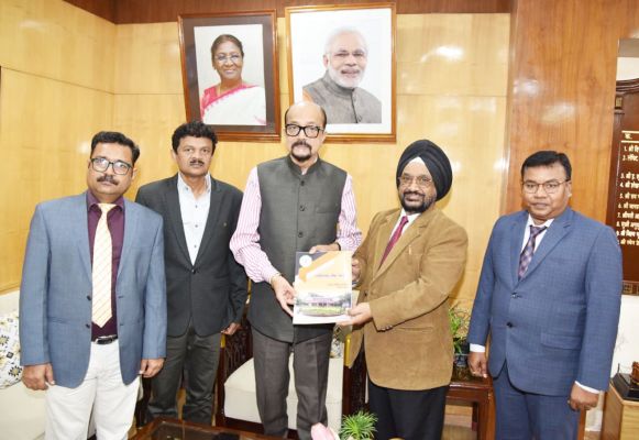 छत्तीसगढ़ लोक आयोग के 23वें वार्षिक प्रतिवेदन का राज्यपाल ने किया विमोचन