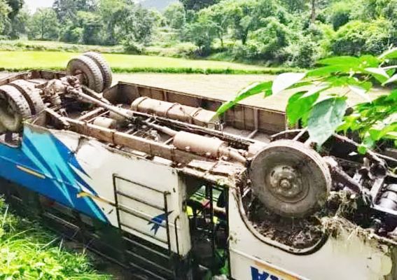 रायगढ़ में बस हादसे का शिकार, 15 यात्री घायल