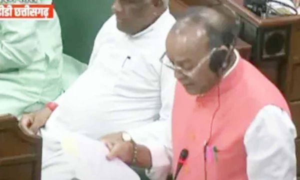 मानसून सत्र : अजय चंद्राकर ने चरणदास महंत से कहा- नहीं लाए लाठी