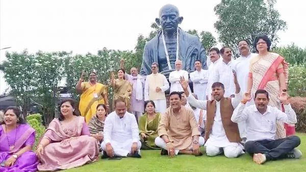 खाद संकट को लेकर विधानसभा में कांग्रेस विधायकों ने किया हंगामा