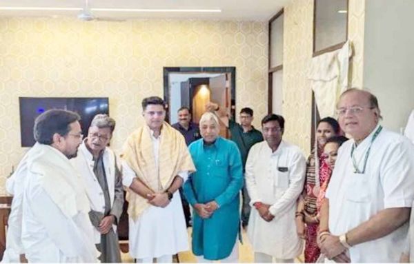 चैतन्य से मिलने के बाद सत्यनारायण शर्मा से सचिन ने की भेंट