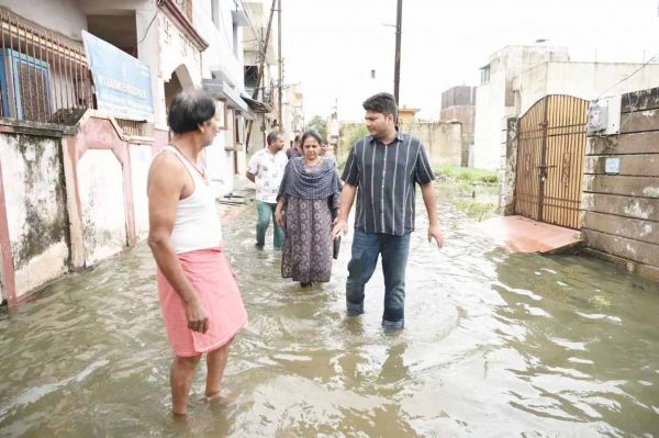 जलभराव वाले घरों में लंच पैकेट उपलब्ध करवाने दिए निर्देश
