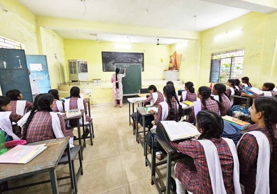 रायगढ़ के खरसिया ब्लॉक के तीन स्कूलों को युक्तियुक्तकरण से मिले 11 विषय-विशेषज्ञ व्याख्याता