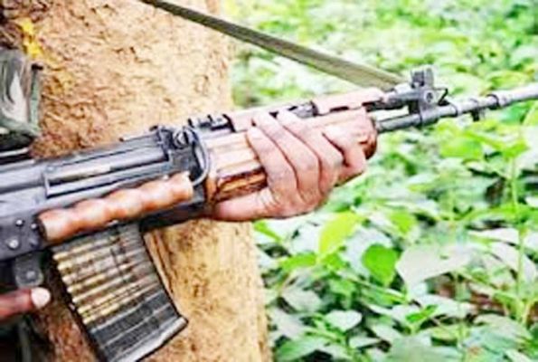 बीजापुर में एक नक्सली ढेर, मुठभेड़ जारी