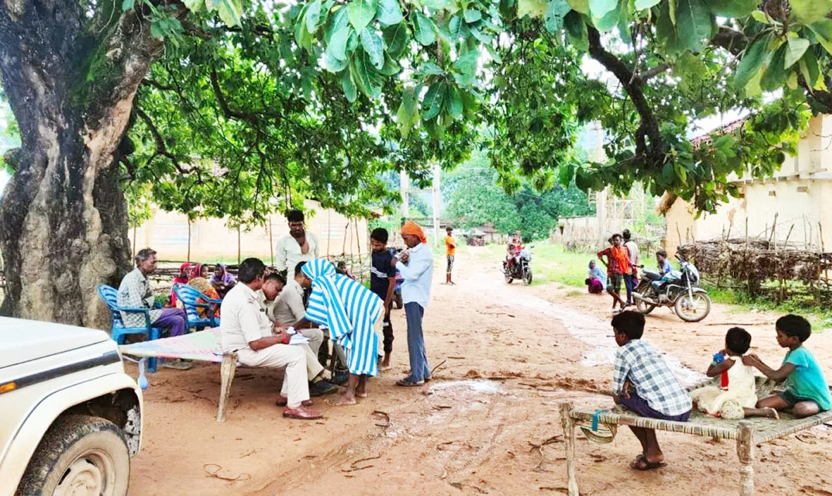 पति ने पत्नी की तीर से गला रेतकर कर दी हत्या, फिर पति ने कर लिया सुसाइड