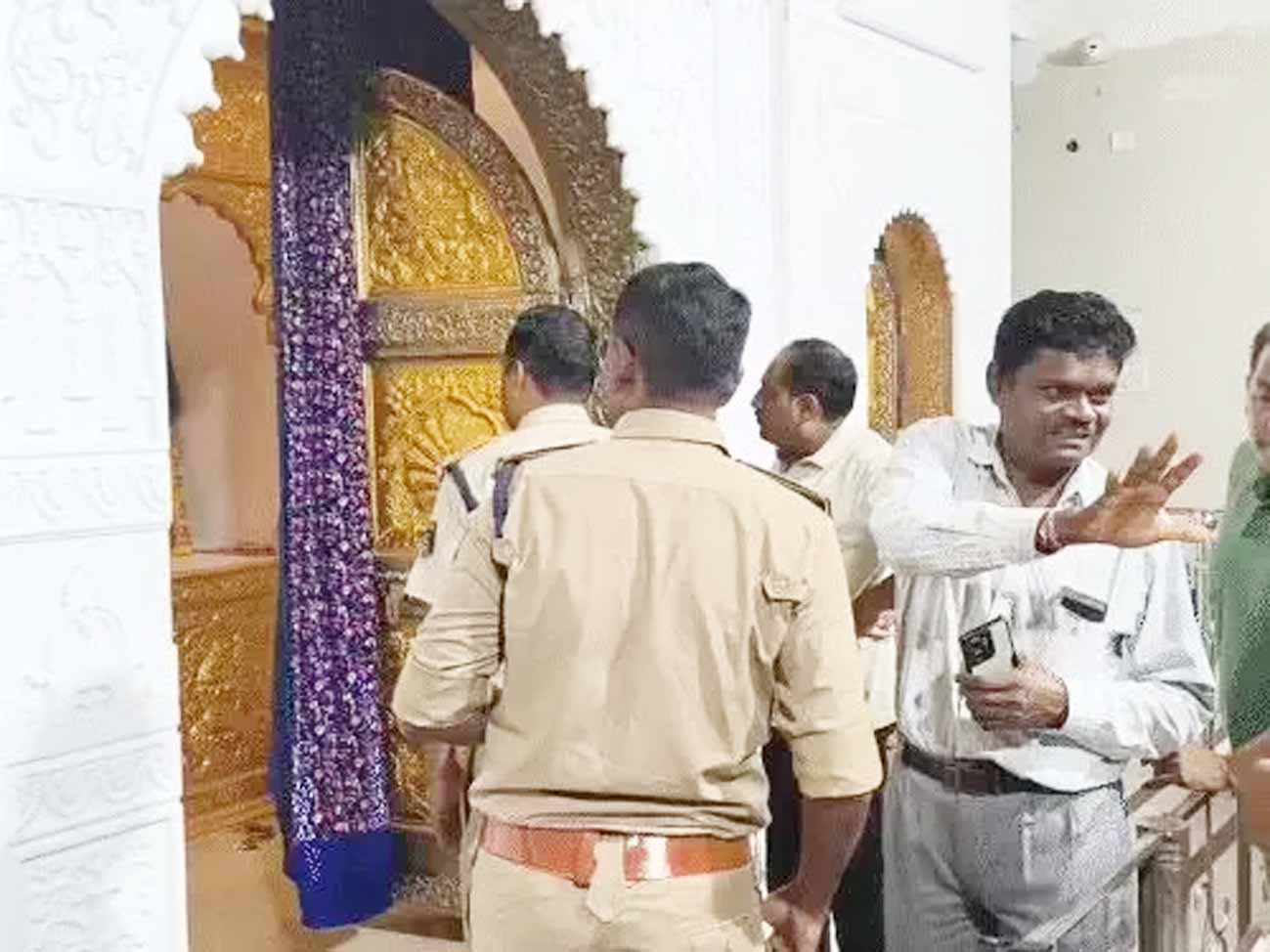 श्री श्याम मंदिर में हार और दानपेटी से कैश चोरी