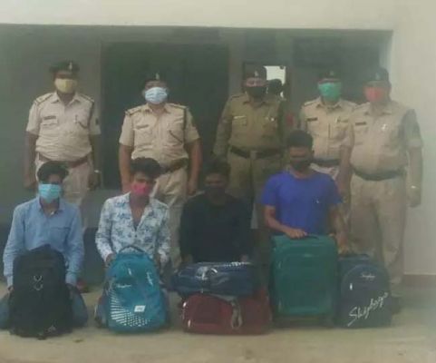 रेलवे पुलिस ने 53 किलो गांजा के साथ 4 आरोपियों को किया गिरफ्तार 