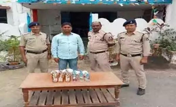 पुलिस ने 31 पौवा शराब के साथ एक आरोपी को किया गिरफ्तार 