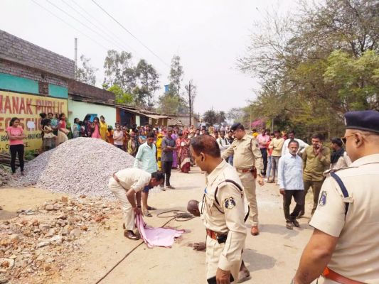 ट्रक ने नाबलिग को कुचला, चालक की जमकर हुई पिटाई