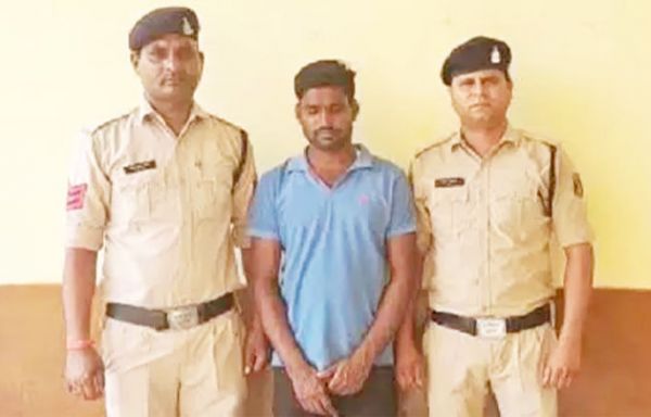 गांव में IPL मैच पर लगवा रहा था दांव, पुलिस ने मारी रेड