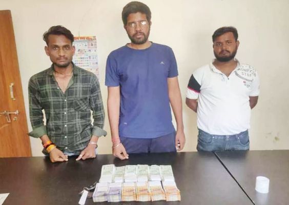 रायपुर के 3 युवक 70 लाख कैश के साथ गिरफ्तार