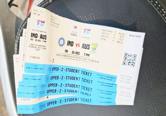 क्रिकेट मैच के टिकटों की कालाबाजारी करते 4 युवक गिरफ्तार