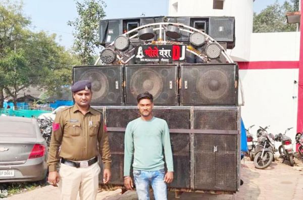 DJ साउंड देर रात तक बजाने पर पुलिस ने की जब्ती की कार्रवाई