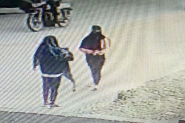 10 लाख लूटने वाली महिलाओं की CCTV फुटेज, एक की हुई पहचान