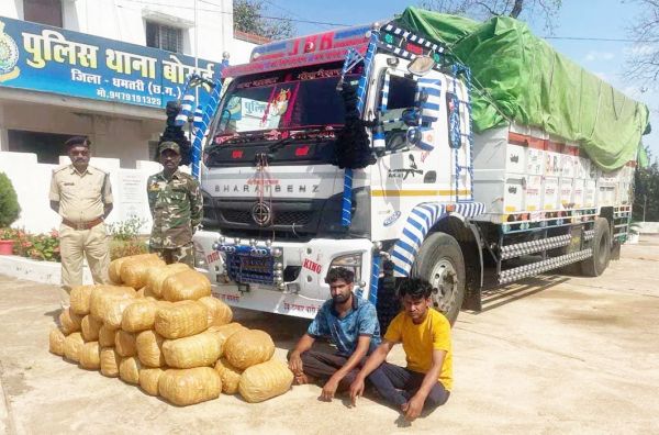 बोराई चेक पोस्ट नाके पर आयशर ट्रक से 44 लाख का गांजा जब्त