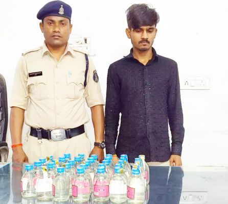 मठपुरैना में अवैध शराब बेचते युवक गिरफ्तार