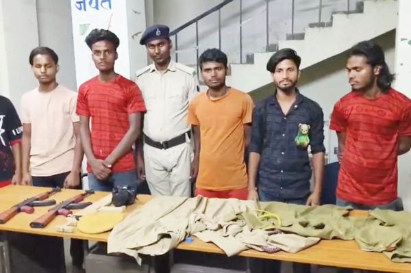 6 यूट्यूबर गिरफ्तार, पुलिस की वर्दी पहन...मचा हड़कंप